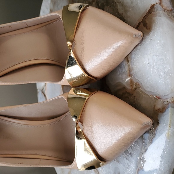 🌟 Stuart Weitzman Stanton Nude Gold Bow Pump - Picture 2 of 13